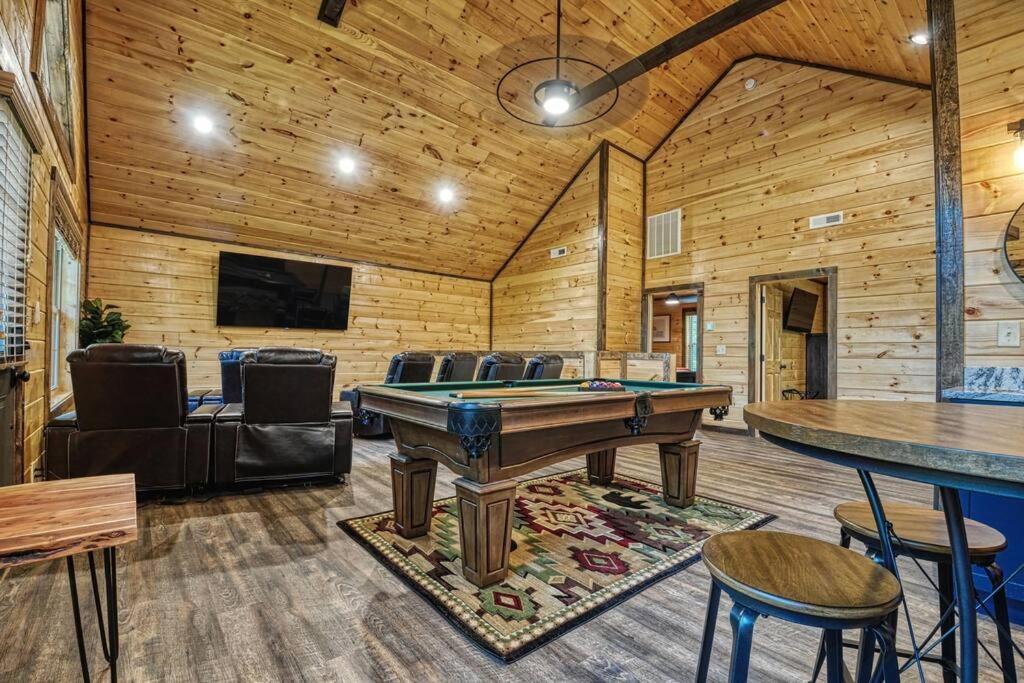 Adventure Retreat/Cabin/Pool+Hot Tub/Game Room+Theater Sevierville Exterior foto