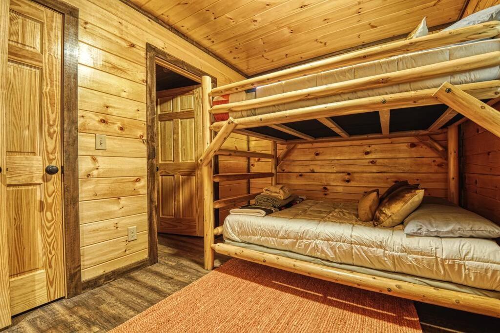 Adventure Retreat/Cabin/Pool+Hot Tub/Game Room+Theater Sevierville Exterior foto