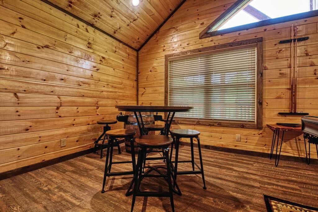 Adventure Retreat/Cabin/Pool+Hot Tub/Game Room+Theater Sevierville Exterior foto